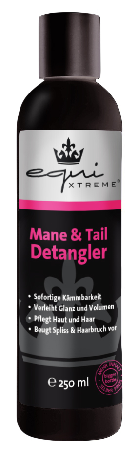 Zwei weiße Schwämme mit dem Logo 'equi Xtreme' und einer Krone.