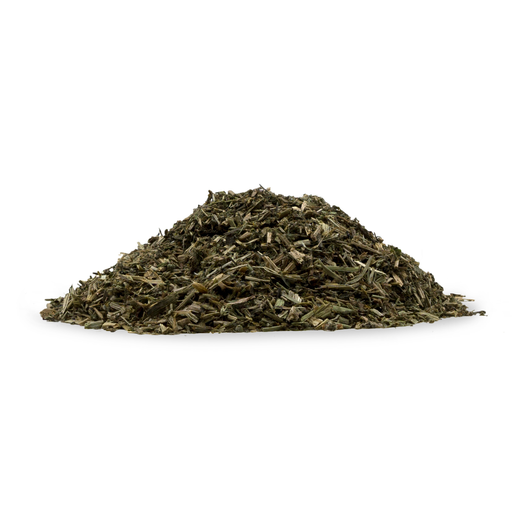 Getrocknetes Klebkraut Kleine Menge von getrocknetem Klebkraut, grün und fein zerkleinert auf weißem Hintergrund.